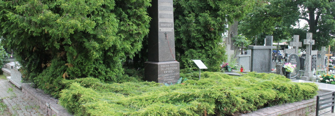 The obelisk in the cemetery at Bartoszowa Street